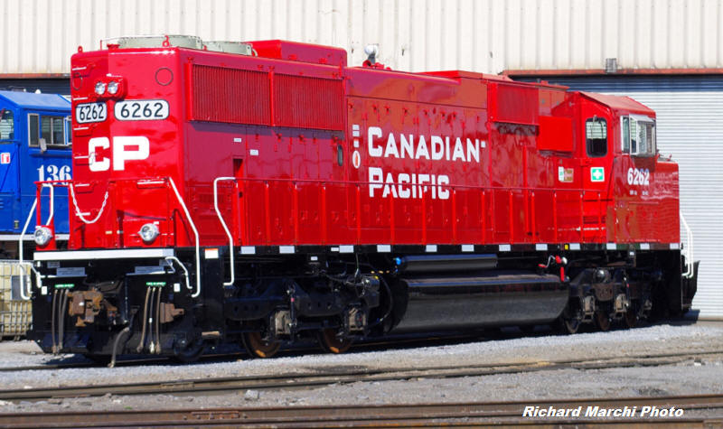 CRO - http://www.canadianrailwayobservations.com - Engine Works